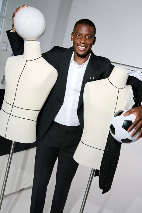 Dior выпустил коллекцию костюмов для футбольного клуба ПСЖ